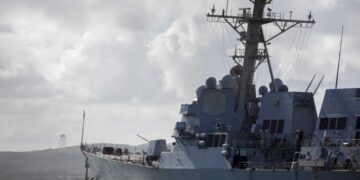 Iran threatens to attack US destroyer near Strait of Hormuz ‘within 30 minutes’: report