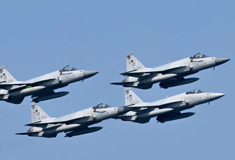 Pakistan sends military force to Saudi Arabia as part of pact