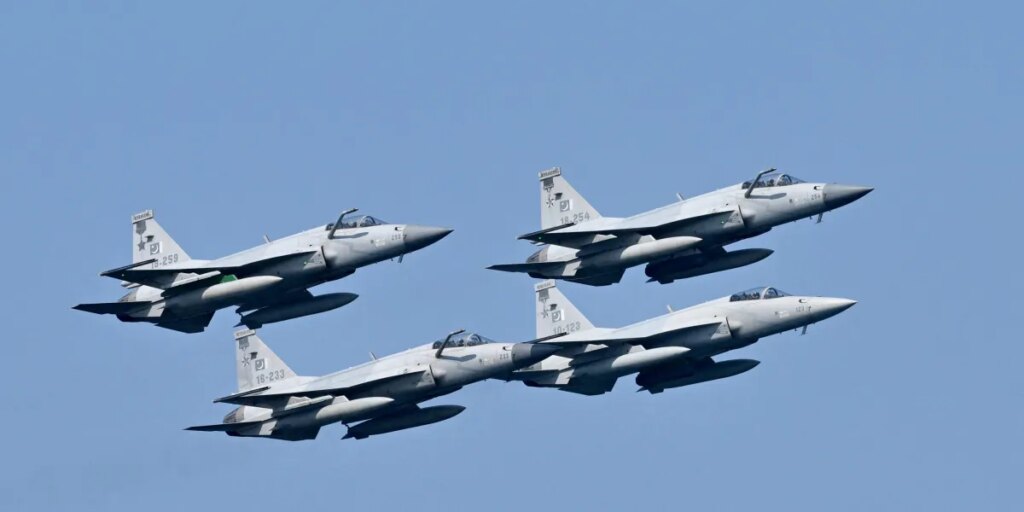 Pakistan sends military force to Saudi Arabia as part of pact