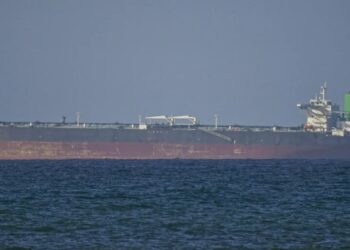 Three oil supertankers appear to make move through Hormuz