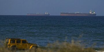 U.S. Navy attempts to cross Hormuz; accounts differ on what ensued