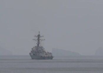 ‘This is the last warning.’ Iran threatens U.S. warships after they throw down the gauntlet for winner-take-all Strait of Hormuz