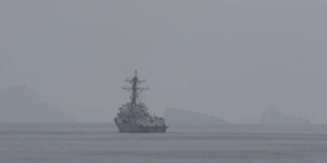 ‘This is the last warning.’ Iran threatens U.S. warships after they throw down the gauntlet for winner-take-all Strait of Hormuz