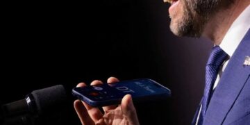 White House insider admits Trump is ‘imploding’ — and he’s taking JD Vance ‘down with him’