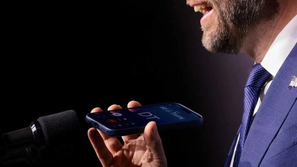 White House insider admits Trump is ‘imploding’ — and he’s taking JD Vance ‘down with him’