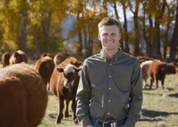 After growing up on a dairy farm, this Peter Thiel-backed founder is using AI to save cattle ranching