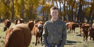 After growing up on a dairy farm, this Peter Thiel-backed founder is using AI to save cattle ranching