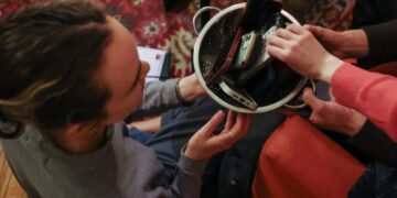 Meet the millennial and Gen Z ‘attention activists’ who are trying desperately to unplug from their phones