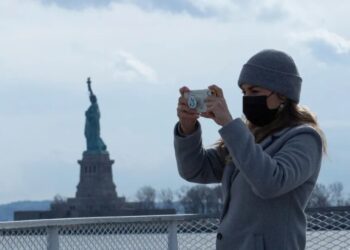 Tourism had a record-breaking 2025 everywhere but the U.S., report finds, as international visitor numbers plummet by the millions