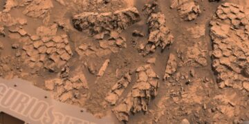 NASA’s Mars Rover Comes Across Formation That Looks Like the Scales of a Massive Cosmic Reptile