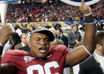 Former Alabama football player wore wigs and makeup to impersonate NFL players in $20 million fraud, prosecutors say