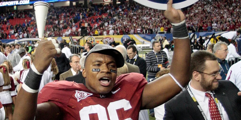 Former Alabama football player wore wigs and makeup to impersonate NFL players in $20 million fraud, prosecutors say