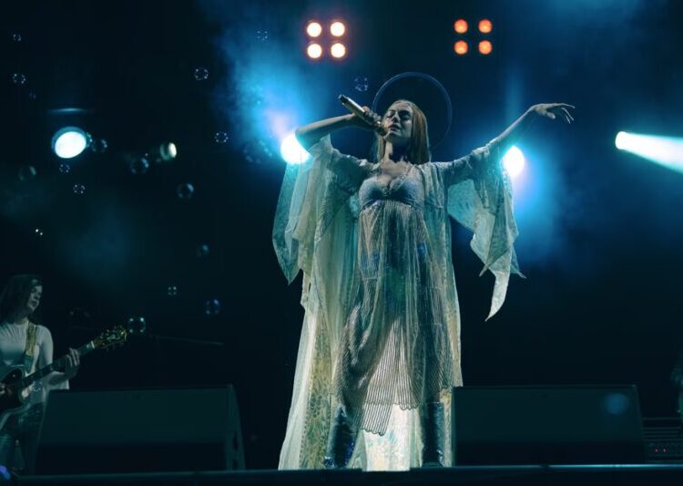 A Beguiling Film About the Downsides of Pop Stardom