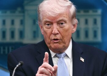 Trump Accuses Iran of ‘Total Violation’ as Strait of Hormuz Remains Shut