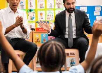 At first meeting of Obama, Mamdani, they read to preschoolers and led a singalong