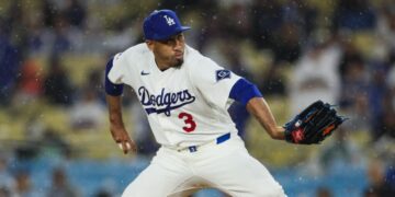 Dodgers put struggling closer Edwin Díaz on injured list, recall Jake Eder