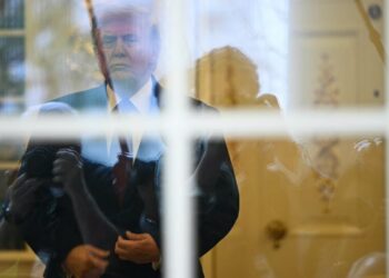 The Aides Keeping the President in the Dark