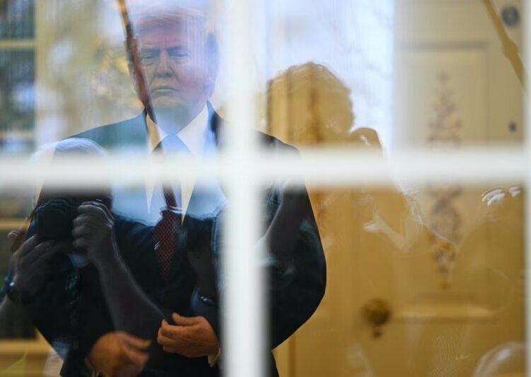 The Aides Keeping the President in the Dark