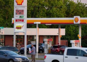 U.S. Energy Sec says gas prices have likely peaked, but won’t go below $3 until 2027. Trump says he’s ‘totally wrong’ about the timeline