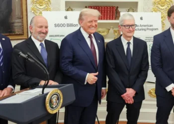 Trump lobs bizarre morning jab at Steve Jobs while gloating about consulting ‘Tim Apple’