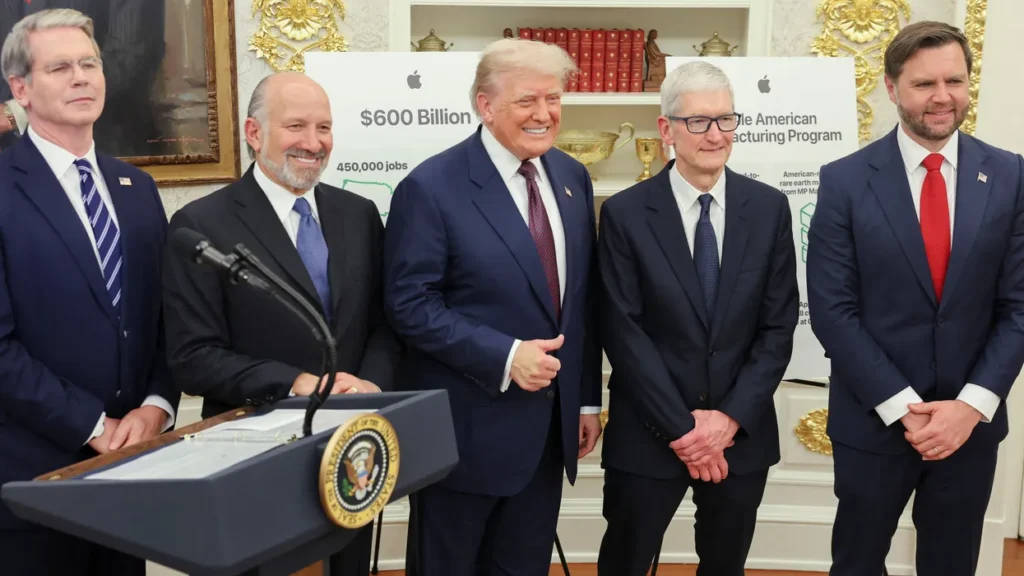 Trump lobs bizarre morning jab at Steve Jobs while gloating about consulting ‘Tim Apple’