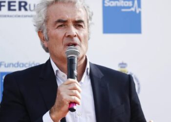 Craving work-life balance is a huge red flag, says Fortune 500 CEO—and like Barack Obama, he happily works through the weekends