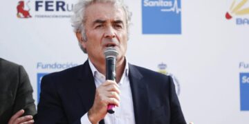 Craving work-life balance is a huge red flag, says Fortune 500 CEO—and like Barack Obama, he happily works through the weekends