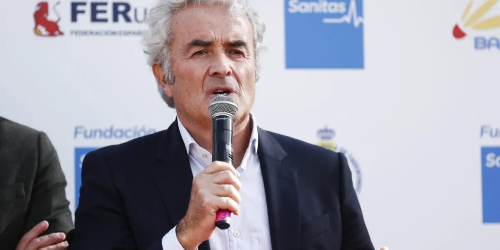 Craving work-life balance is a huge red flag, says Fortune 500 CEO—and like Barack Obama, he happily works through the weekends