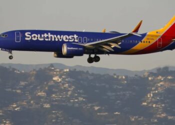 Southwest Air drops as US airlines contend with soaring fuel