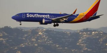 Southwest Air drops as US airlines contend with soaring fuel