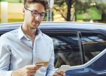 Uber riders complain they were charged more for paying with Amex cards—one viral video shows a $13 difference