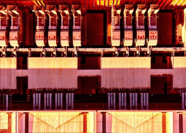 Trump’s Huge AI Data Center Project Is Falling Apart Behind the Scenes