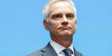 American Airlines CEO calls United merger ‘a non-starter’: ‘No way to view that as anything but anti-competitive’