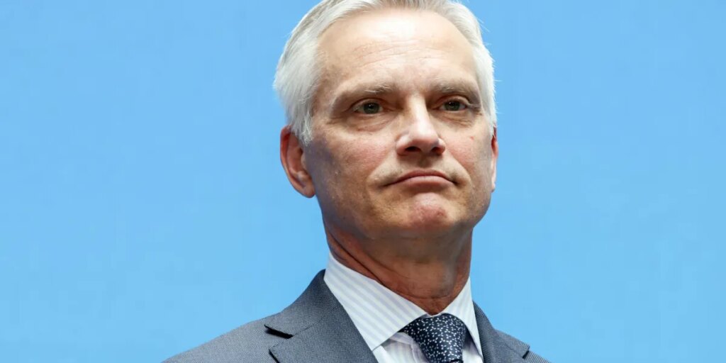 American Airlines CEO calls United merger ‘a non-starter’: ‘No way to view that as anything but anti-competitive’