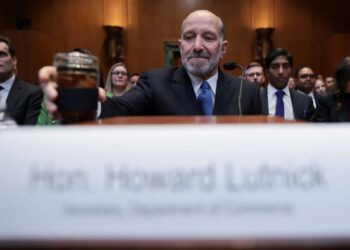 ‘Despicable’: Howard Lutnick mocked by onlookers after being busted again for blatant lie