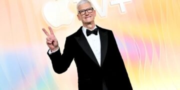 Apple’s longtime CEO sat out the crypto revolution. His successor should choose a different path