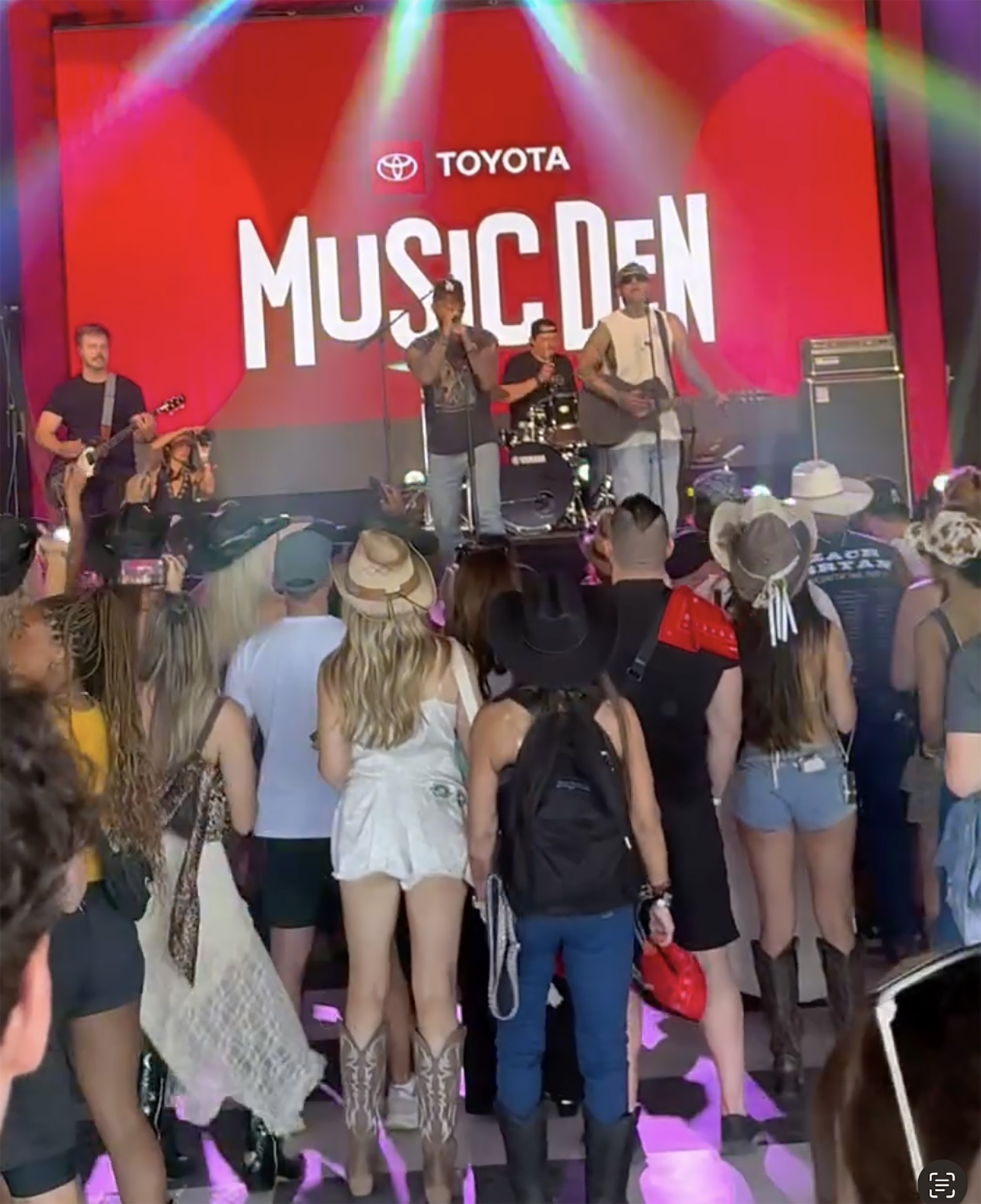 Chet Hanks performing at Stagecoach 2026