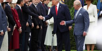 Trump barges in to greet own Cabinet as King Charles’ handshake gets ignored: video
