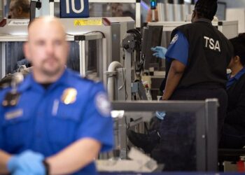 As Shutdown Drags On, DHS Warns Over 1,000 TSA Officers Have Left Jobs—and Staffers Are Set to Go Unpaid Again