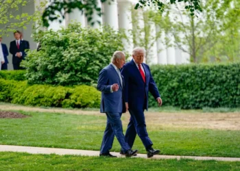 Trump quietly telling insiders to prepare for ‘extended’ blockade of Iran: report