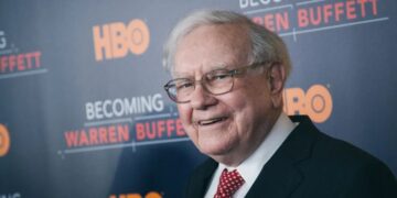 From Warren Buffett to Tim Cook, these 5 Fortune 500 legends all share the same childhood job
