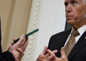 GOP senator signals he’s ready to take on Trump once again