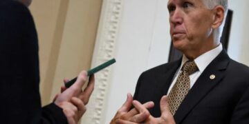 GOP senator signals he’s ready to take on Trump once again