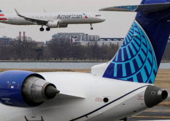 American Airlines Says It Won’t Merge With United