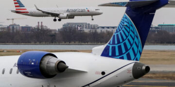 American Airlines Says It Won’t Merge With United