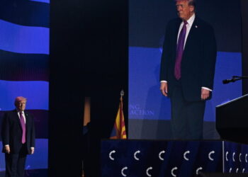 In Phoenix, Trump Eyes Lower Gas Prices and Frets About the Midterms