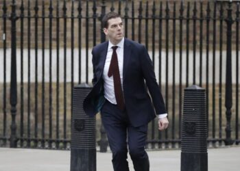 Starmer Fires Senior U.K. Civil Servant Over Mandelson Revelations