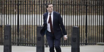 Starmer Fires Senior U.K. Civil Servant Over Mandelson Revelations