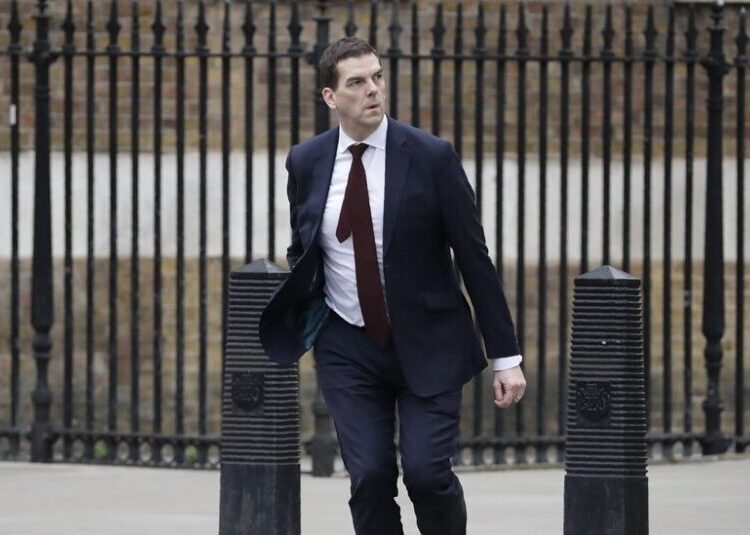 Starmer Fires Senior U.K. Civil Servant Over Mandelson Revelations