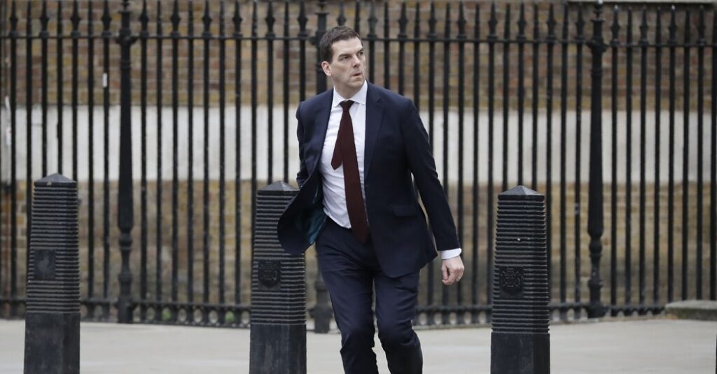 Starmer Fires Senior U.K. Civil Servant Over Mandelson Revelations